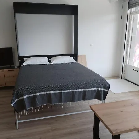 Grand Studio Spacieux Et Climatise Appartement